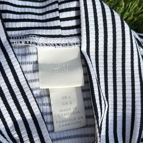 H&M Stripe Stretch Turtle Neck Onsie - Picture 3 of 4